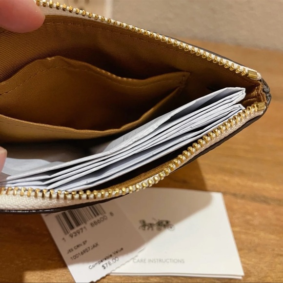 NWT! Coach Jes Corner Zip Wristlet - Picture 6 of 8